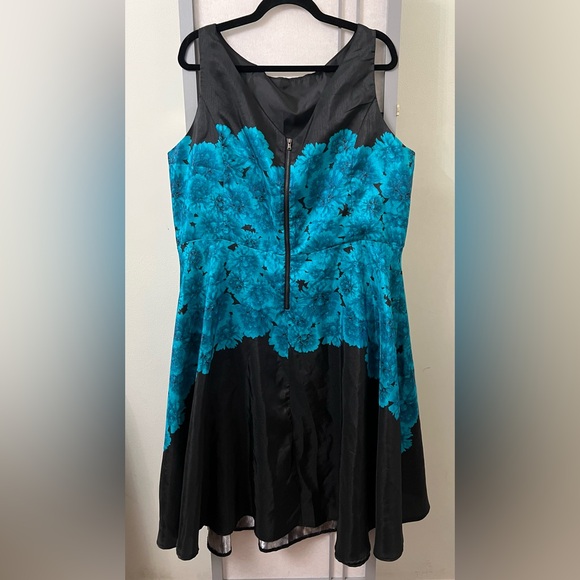 DB Sz 20 Women's Black Bold Floral Green Print Fit +Flare Dress Midi Formal - Picture 7 of 9